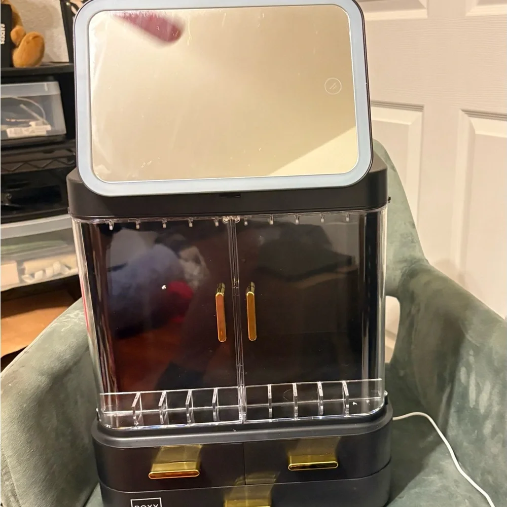 Black and Gold Makeup Organizer with Mirror and light